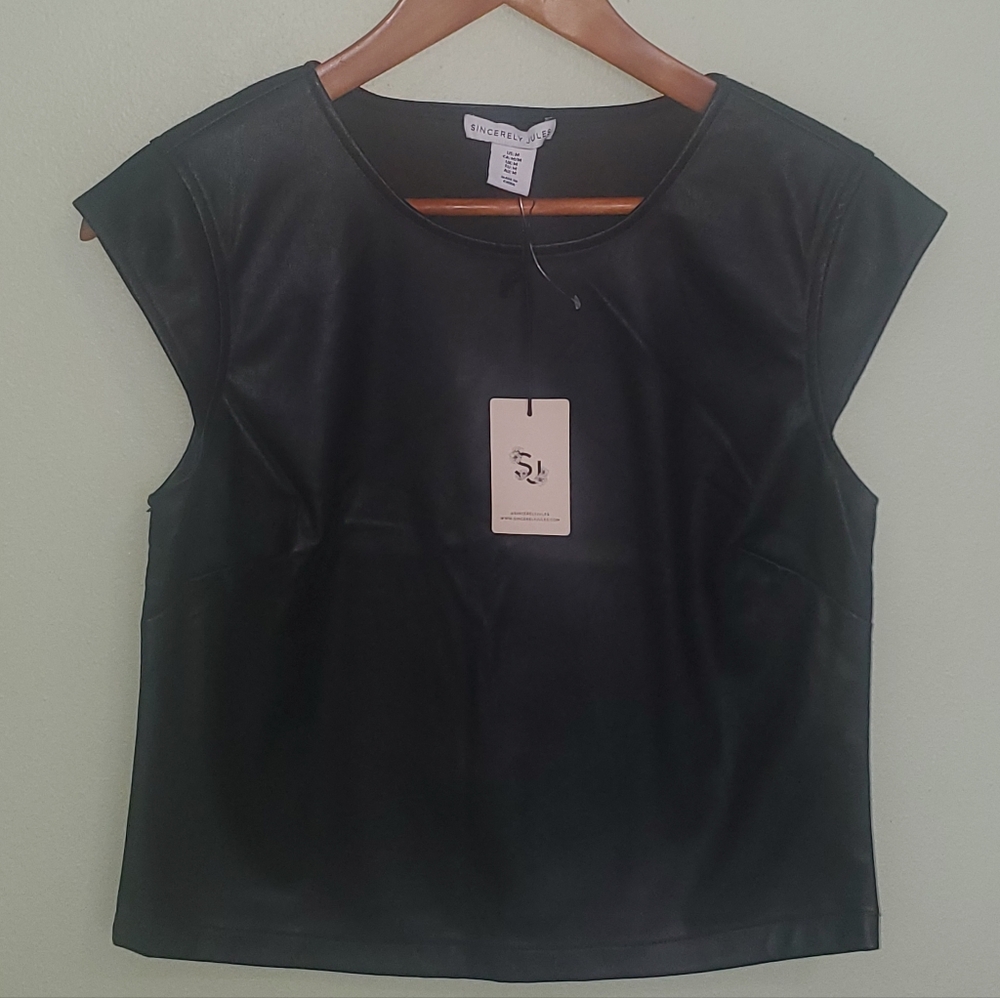 NWT Sincerely Jules Faux Leather Crop Top Blouse Sz Medium